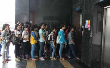 Thang máy và đời sống sinh viên Thang máy và đời sống sinh viên