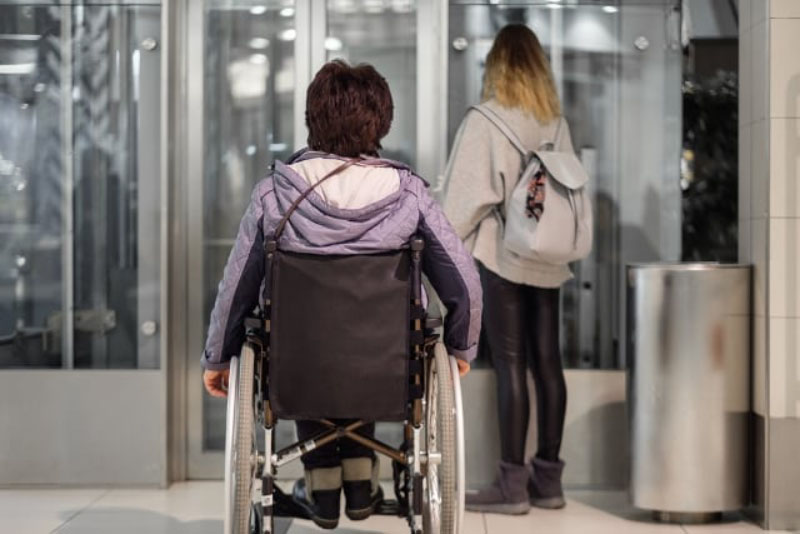 thang máy giành cho người khuyết tật